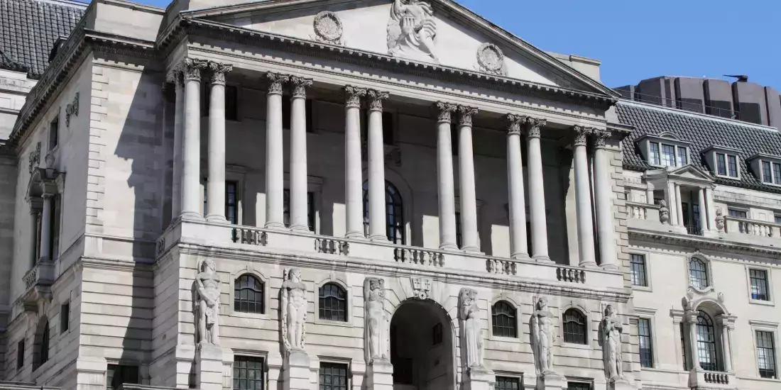 The front of the stone building of the Bank of England